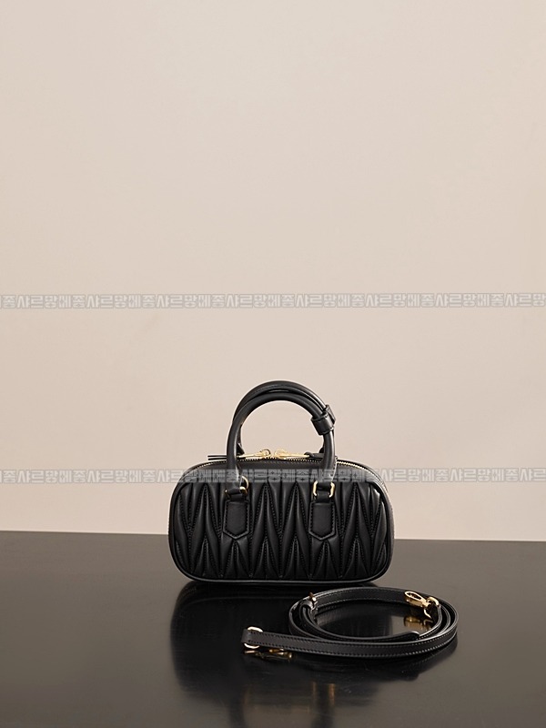 미우미우아르카디마테라세나파가죽백  20260314-165216-004루.jpg