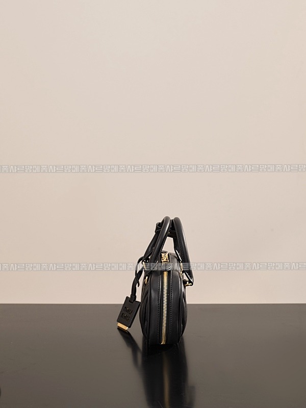 미우미우아르카디마테라세나파가죽백  20260314-165217-005루.jpg