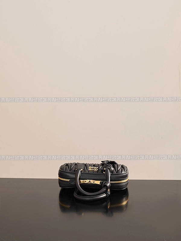 미우미우아르카디마테라세나파가죽백  20260314-165217-008루.jpg