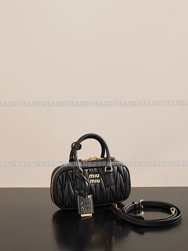 미우미우아르카디마테라세나파가죽백  20260314-165217-007루.jpg