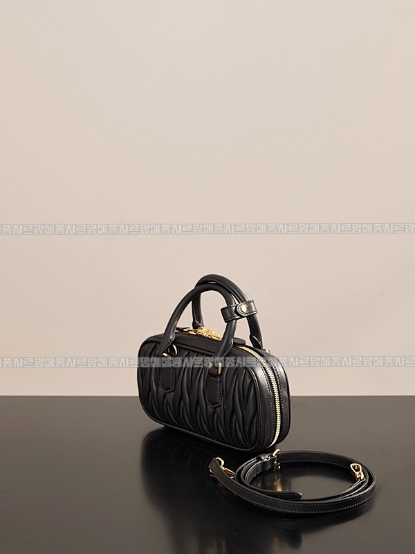 미우미우아르카디마테라세나파가죽백  20260314-165217-006루.jpg