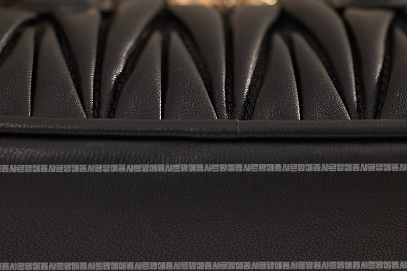 미우미우아르카디마테라세나파가죽백  20260314-165217-010루.jpg