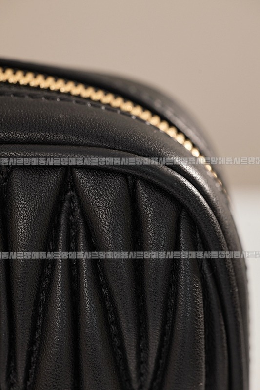 미우미우아르카디마테라세나파가죽백  20260314-165218-013루.jpg