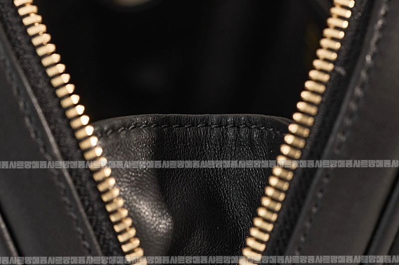 미우미우아르카디마테라세나파가죽백  20260314-165220-021루.jpg