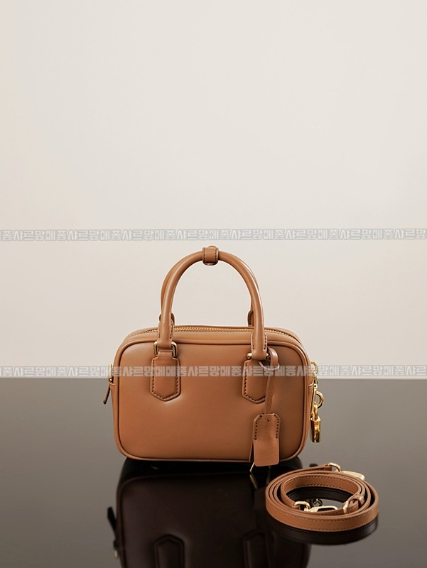 미우미우아르카디레더백 20260315-110201-003루.jpg