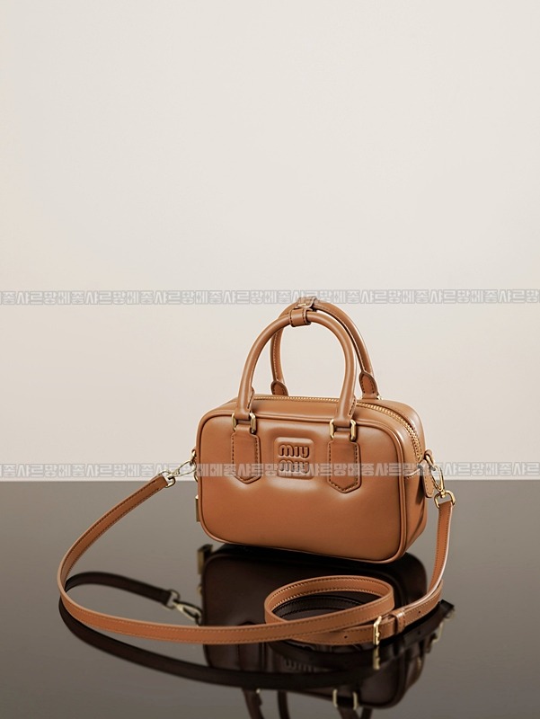 미우미우아르카디레더백 20260315-110202-007루.jpg