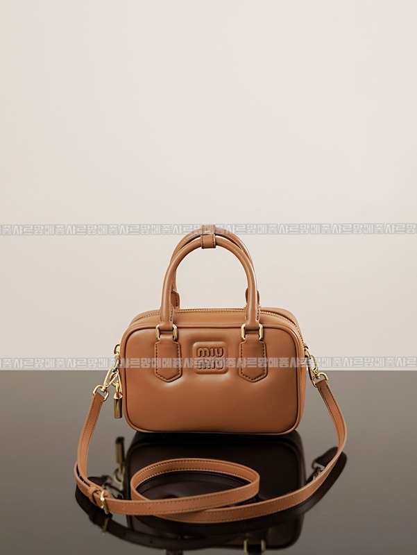 미우미우아르카디레더백 20260315-110202-009루.jpg