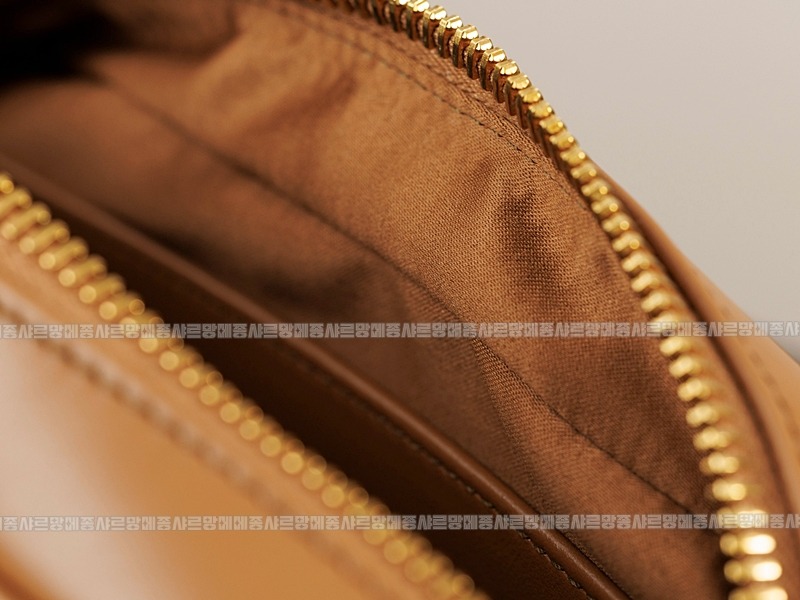 미우미우아르카디레더백 20260315-110205-022루.jpg