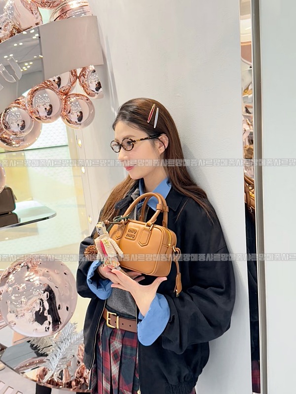 미우미우아르카디레더백 20260315-110205-023루.jpg