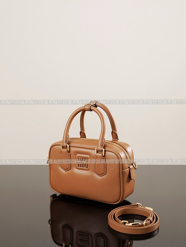 미우미우아르카디레더백 20260315-110201-002루.jpg