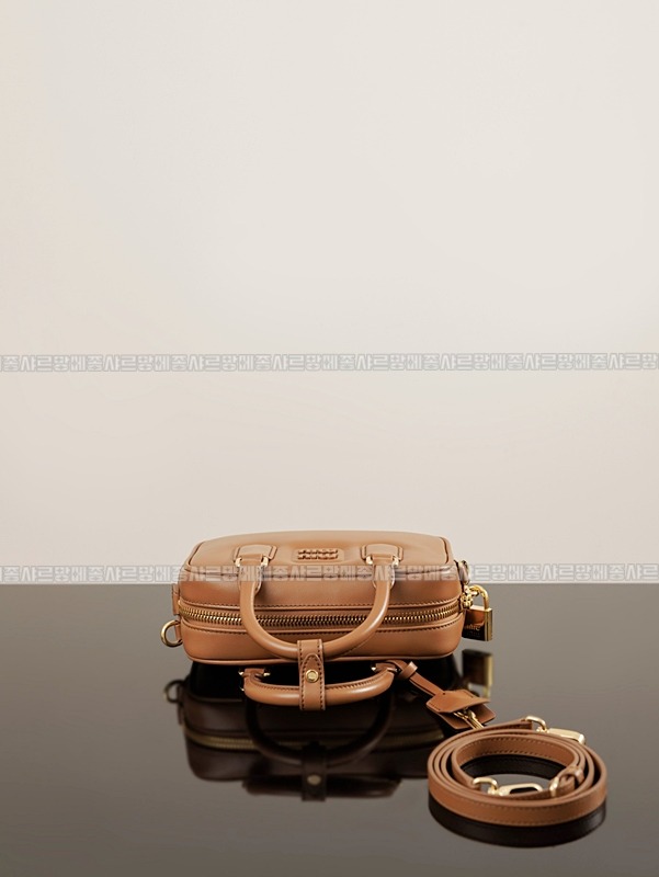 미우미우아르카디레더백 20260315-110201-004루.jpg