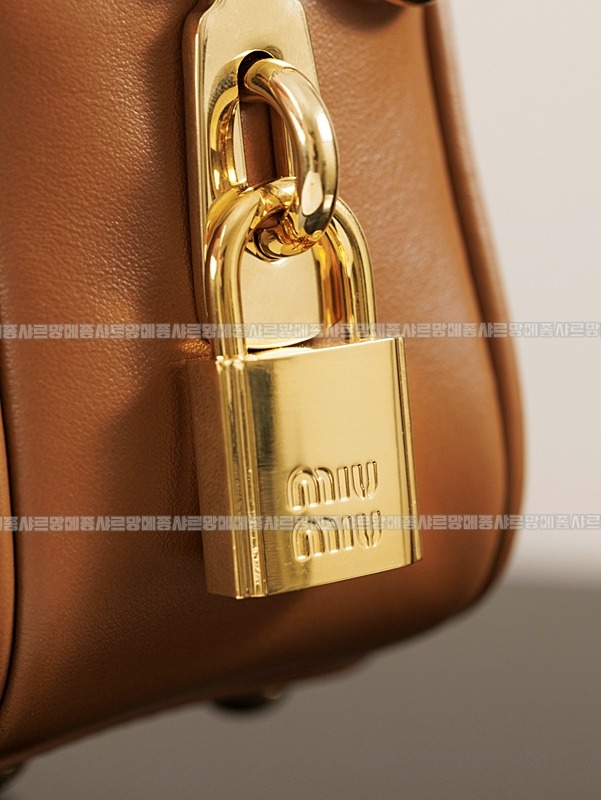 미우미우아르카디레더백 20260315-110204-016루.jpg