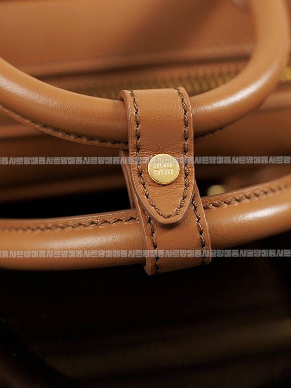 미우미우아르카디레더백 20260315-110204-019루.jpg
