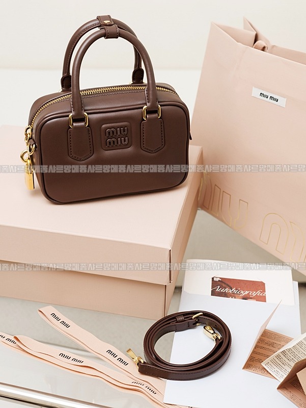 미우미우아르카디레더백 20260315-111250-028루.jpg