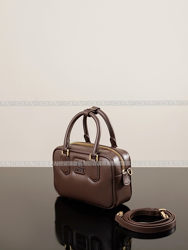 미우미우아르카디레더백 20260315-111245-002루.jpg