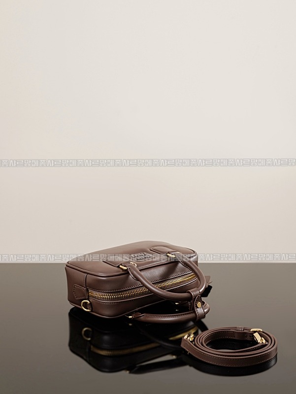 미우미우아르카디레더백 20260315-111246-005루.jpg