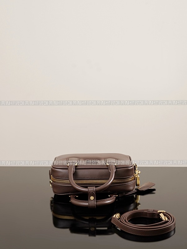 미우미우아르카디레더백 20260315-111246-004루.jpg