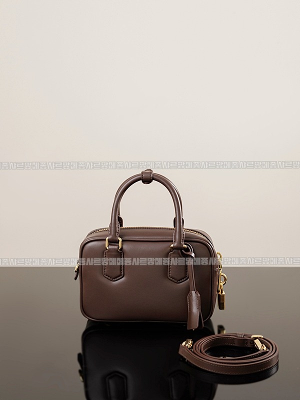 미우미우아르카디레더백 20260315-111245-003루.jpg