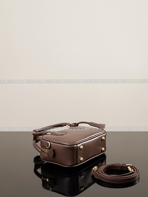 미우미우아르카디레더백 20260315-111246-006루.jpg