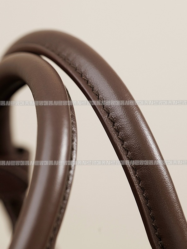 미우미우아르카디레더백 20260315-111249-018루.jpg