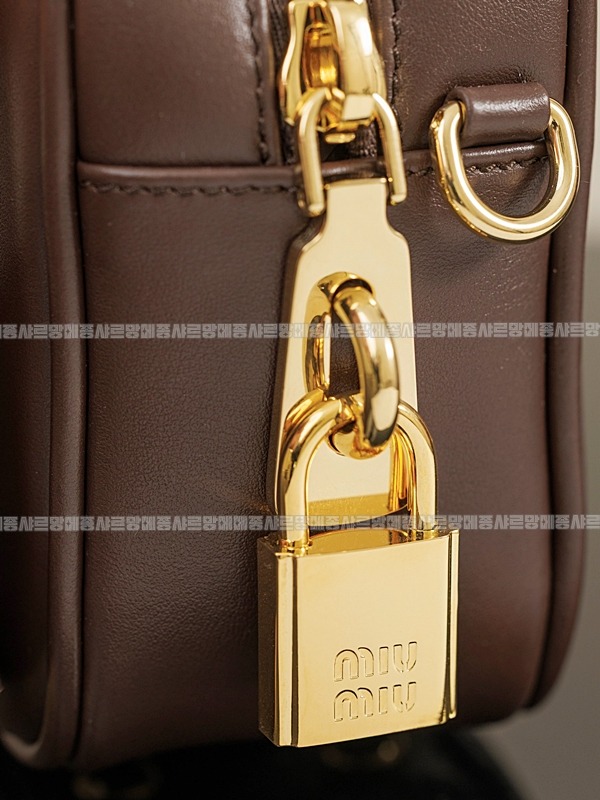 미우미우아르카디레더백 20260315-111248-017루.jpg