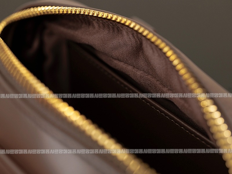 미우미우아르카디레더백 20260315-111249-020루.jpg