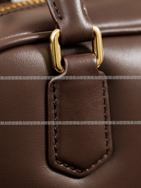 미우미우아르카디레더백 20260315-111249-019루.jpg