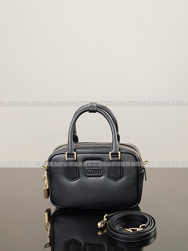 미우미우아르카디레더백 20260315-111524-001루.jpg