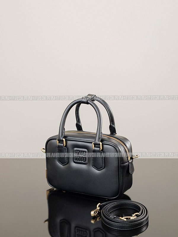 미우미우아르카디레더백 20260315-111524-002루.jpg