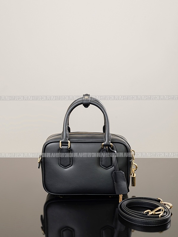 미우미우아르카디레더백 20260315-111524-003루.jpg