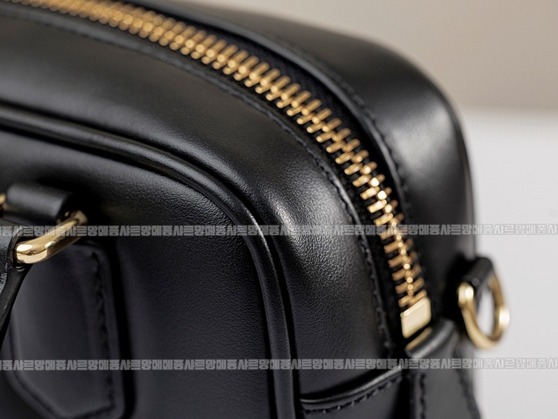 미우미우아르카디레더백 20260315-111526-011루.jpg