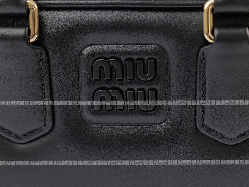 미우미우아르카디레더백 20260315-111526-010루.jpg