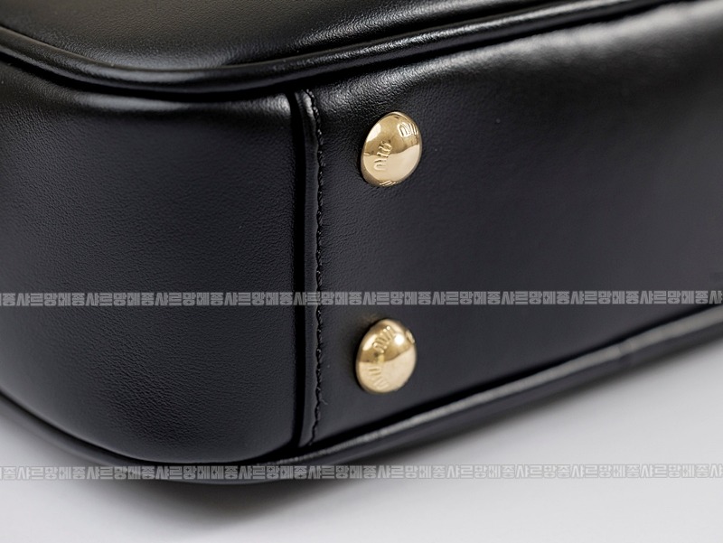 미우미우아르카디레더백 20260315-111527-013루.jpg