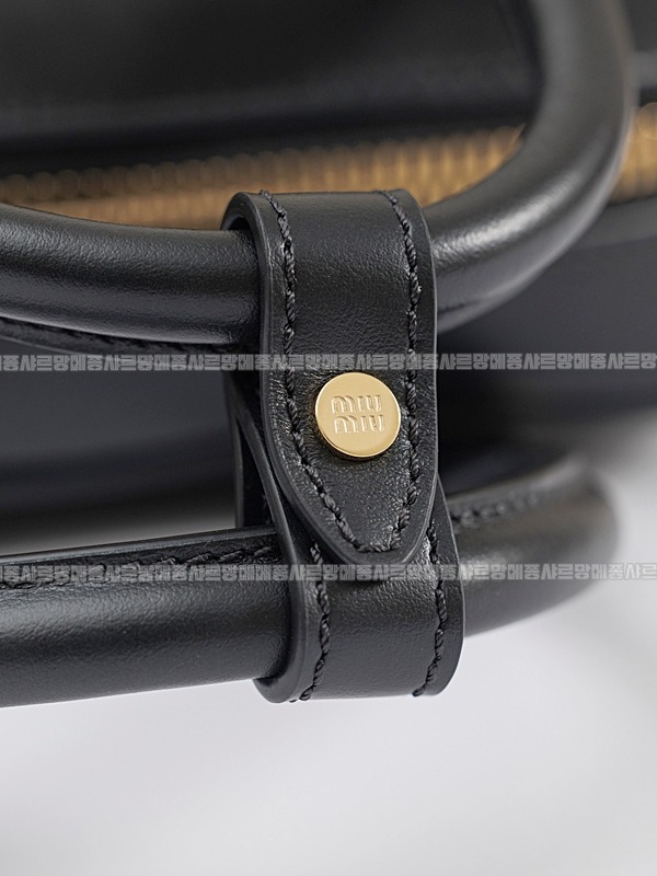 미우미우아르카디레더백 20260315-111527-014루.jpg