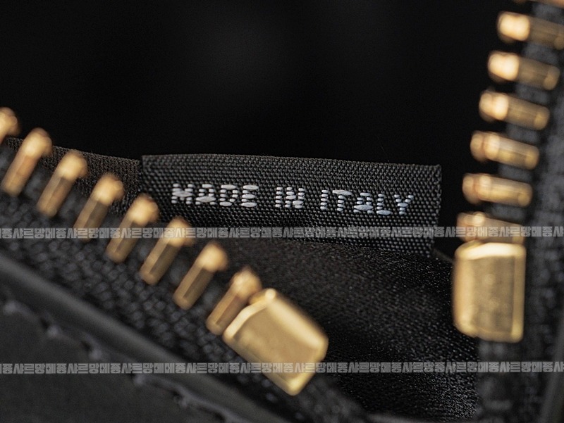 미우미우아르카디레더백 20260315-111528-019루.jpg