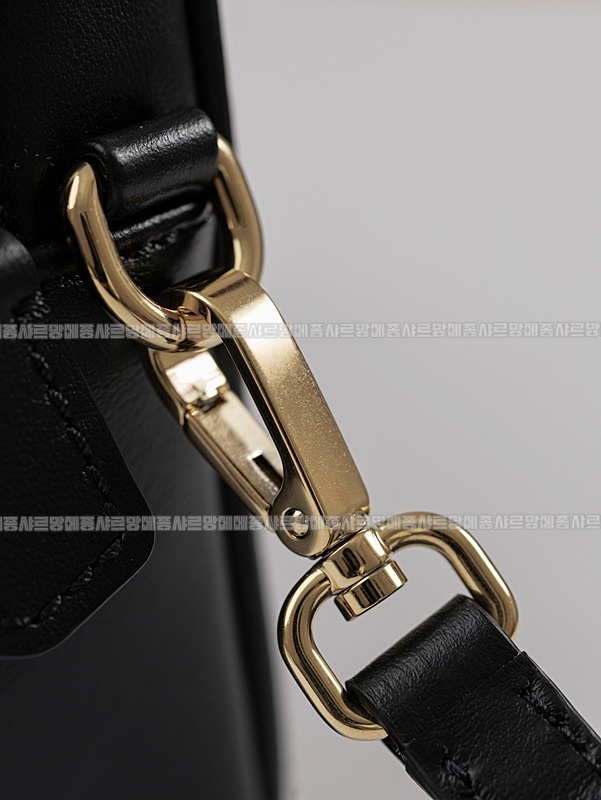 미우미우아르카디레더백 20260315-111528-020루.jpg