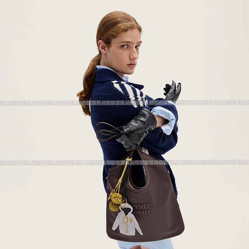 미우미우아이비캔버스토트백 20260315-113313-023루.jpg