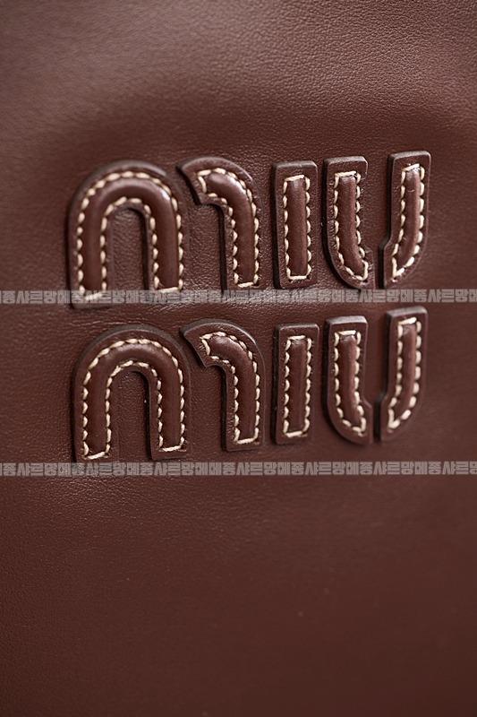 미우미우아이비캔버스토트백 20260315-113311-013루.jpg