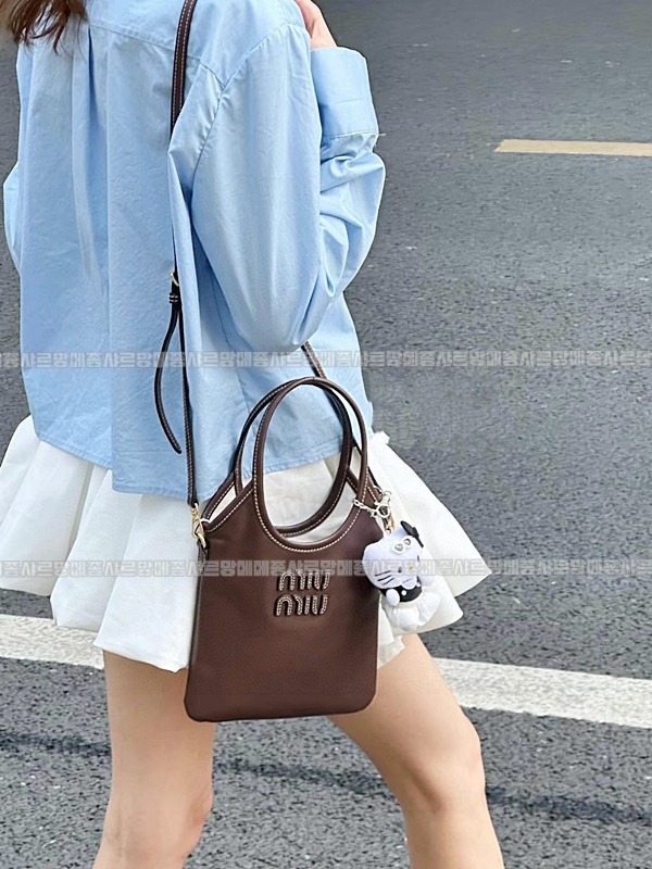 미우미우아이비캔버스토트백 20260315-113905-029루.jpg