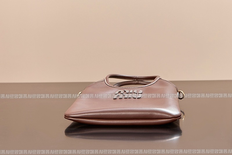 미우미우아이비캔버스토트백 20260315-113901-008루.jpg