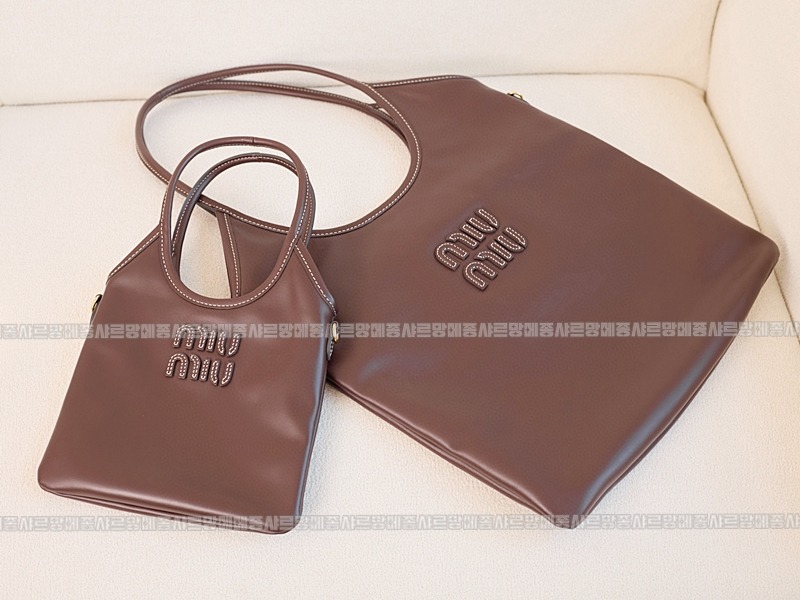 미우미우아이비캔버스토트백 20260315-113902-013루.jpg