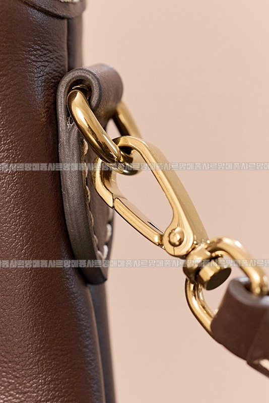 미우미우아이비캔버스토트백 20260315-113904-021루.jpg