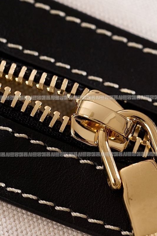 미우미우아이비캔버스토트백 20260315-115608-014루.jpg