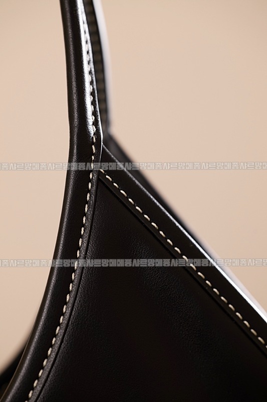 미우미우아이비캔버스토트백 20260315-115608-016루.jpg