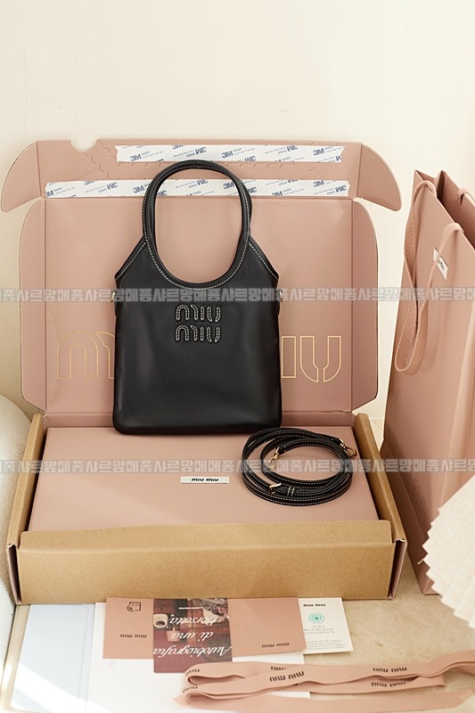 미우미우아이비캔버스토트백 20260315-115957-018루.jpg