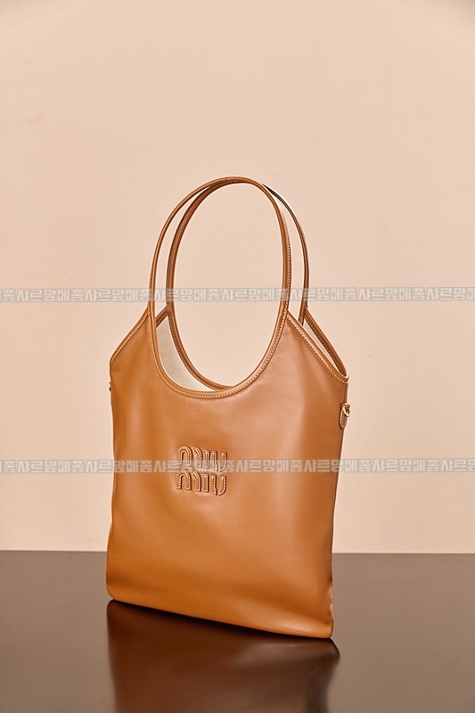 미우미우아이비캔버스토트백 20260315-120619-002루.jpg