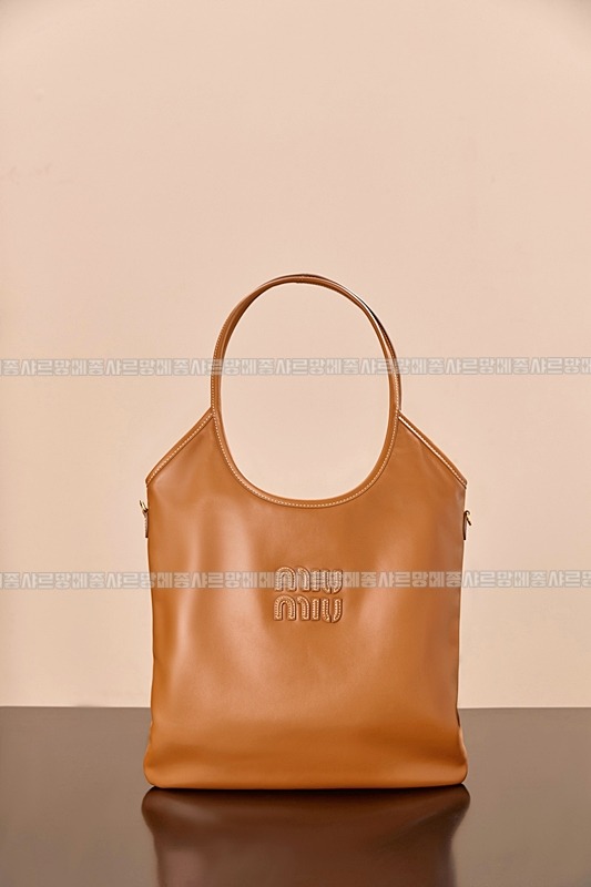 미우미우아이비캔버스토트백 20260315-120619-001루.jpg