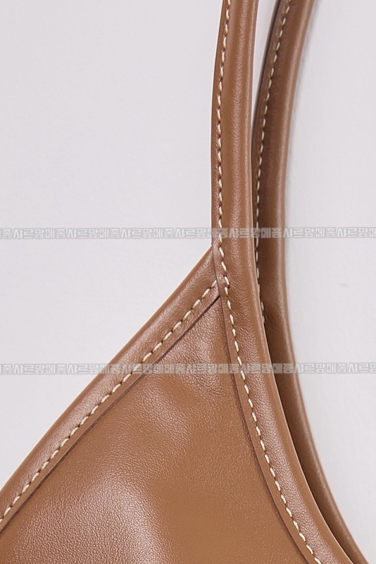 미우미우아이비캔버스토트백 20260315-120621-018루.jpg