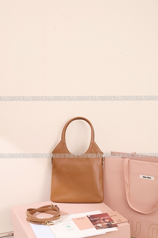 미우미우아이비캔버스토트백 20260315-120926-024루.jpg