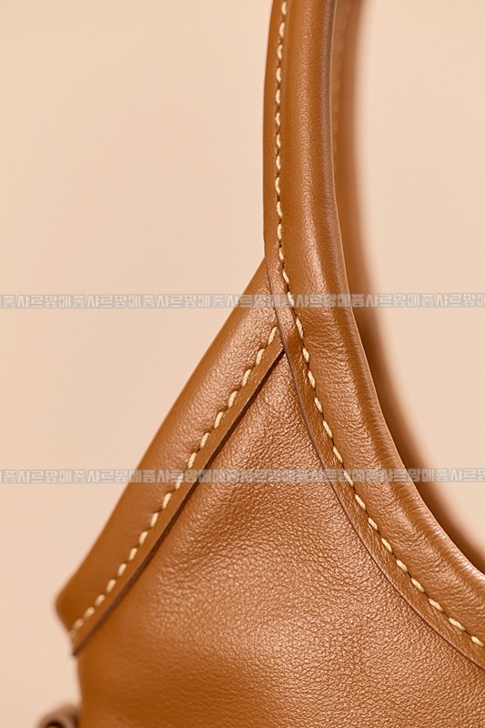 미우미우아이비캔버스토트백 20260315-120926-023루.jpg